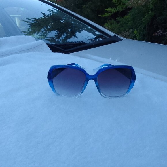 July 4th sale - bundle 2 pairs beautiful blue&red matching sunglasses, brand new - Picture 8 of 11